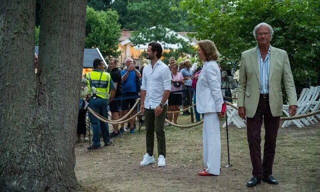 King Carl Gustaf, Queen Silvia, Prince Carl Philip, Princess Sofia and Prince Julian. Princess Sofia wore a shein fringe hem rib-knit dress