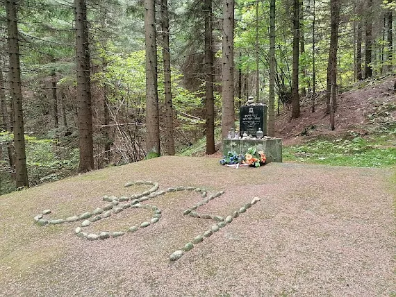 Mogiła Żydów w Rzepienniku Strzyżewskim mogila