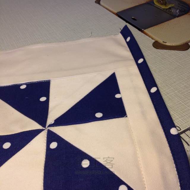 Patchwork Quilt "Windmill" of triangles.  DIY step-by-step