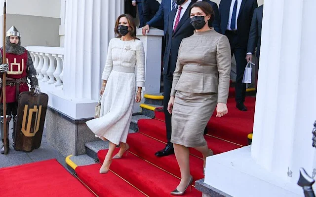 Lithuania’s President, Gitanas Nauseda, and his wife, Diana Nausediene. Crown Princess Mary wore a tweed dress