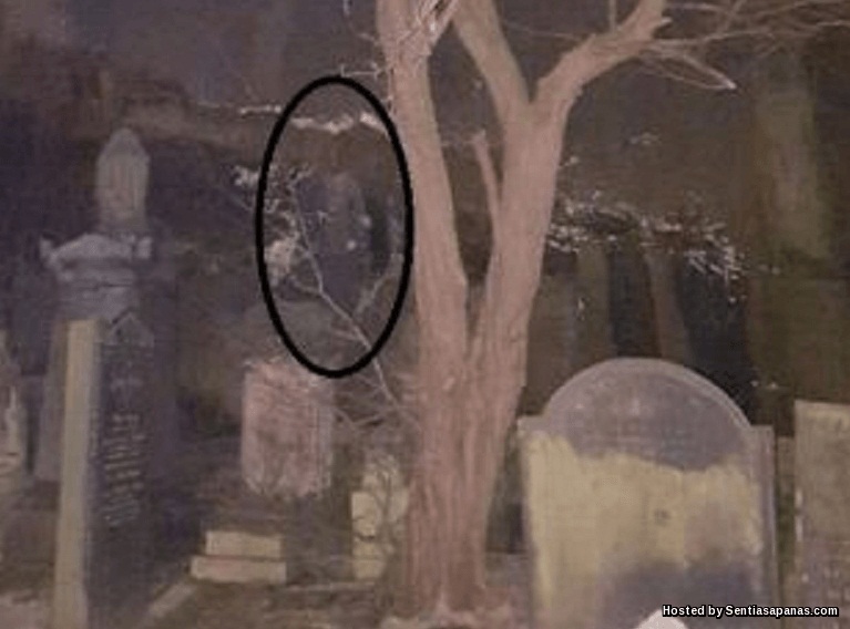 Penjejak Hantu Rakam Gambar Askar Abad Ke-17 Terapung Di Kubur!