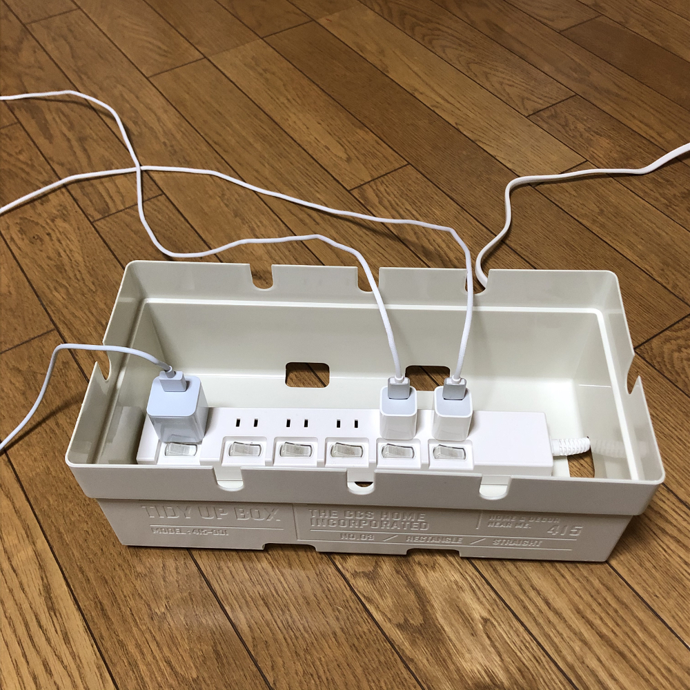 コンセント収納BOX【3COINS】コンセントボックスⅣでケーブルのごちゃごちゃをすっきり解消爺キンの趣味部屋