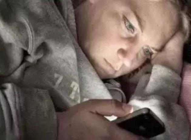 التكنولوجيا إحدى أسباب الشيخوخة المبكرة