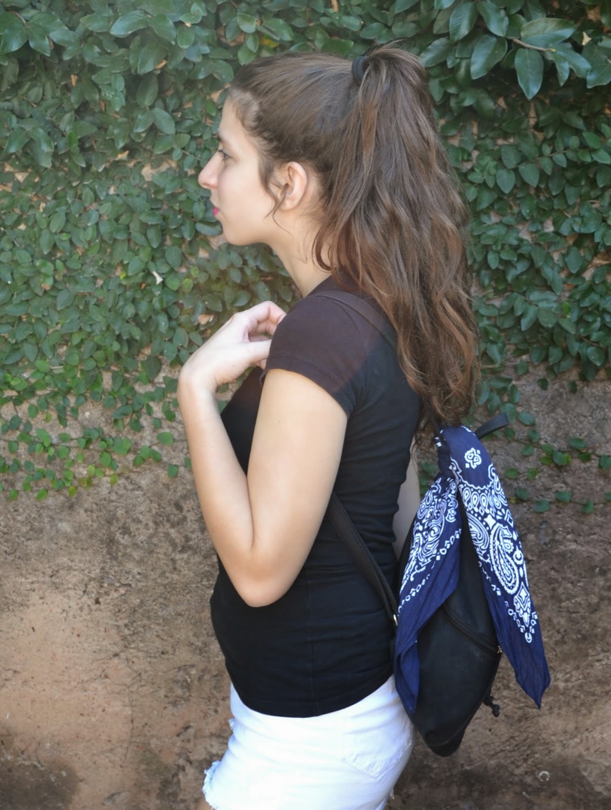 INSTAGRAM - FACEBOOK - BLOGLOVIN - TWITTER