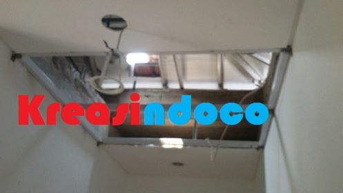 Progres Pemasangan Rangka Kaca Skylight Untuk Pencahayaan Di Atas Tangga Supaya Hemat Listrik Progres Pemasangan Rangka Kaca Skylight Untuk Pencahayaan Di Atas Tangga Supaya Hemat Listrik