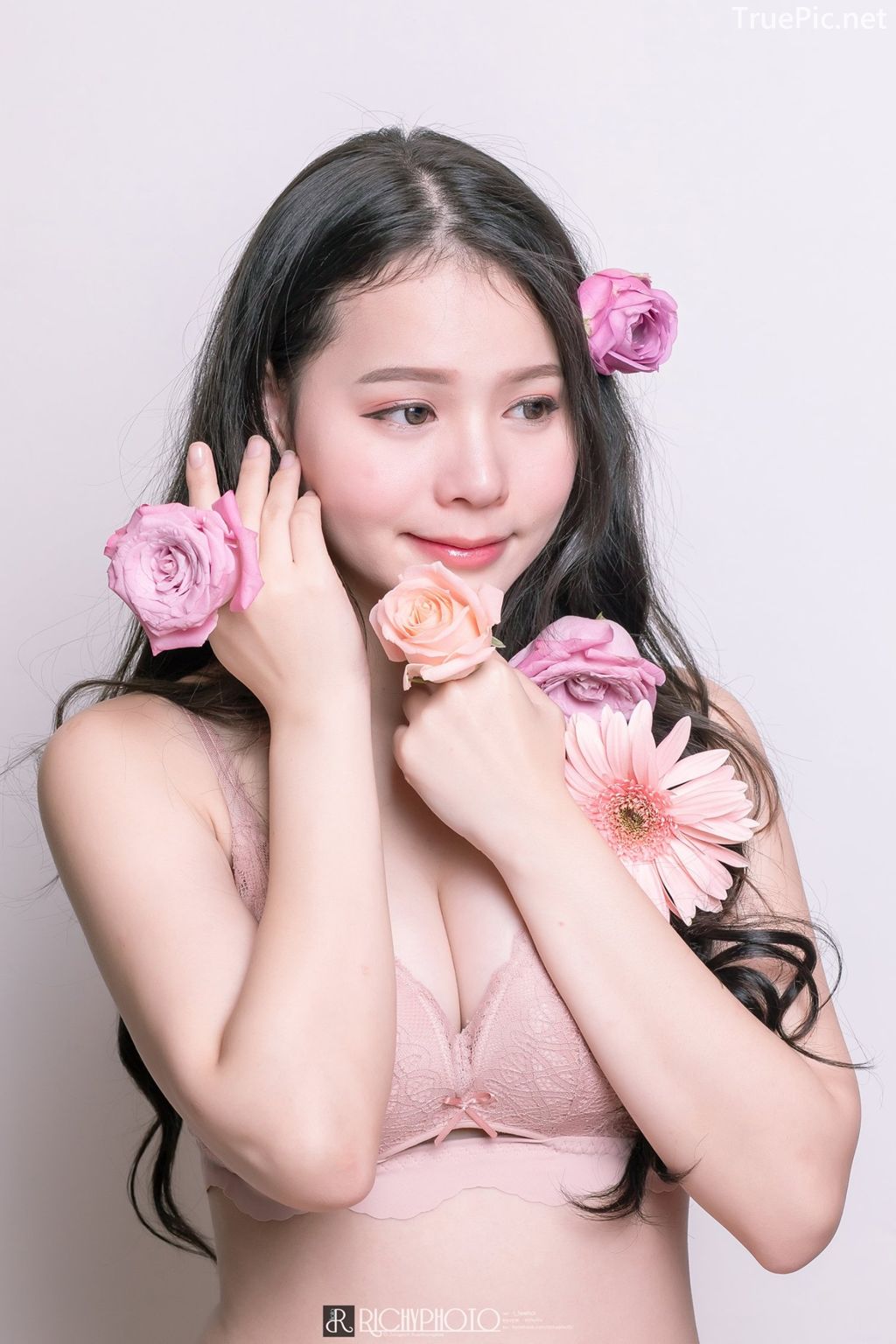 Image-Thailand-Cute-Model-Tuktick-Ponthip-Tantisuwanna-Girl-On-Flower-TruePic.net- Picture-29
