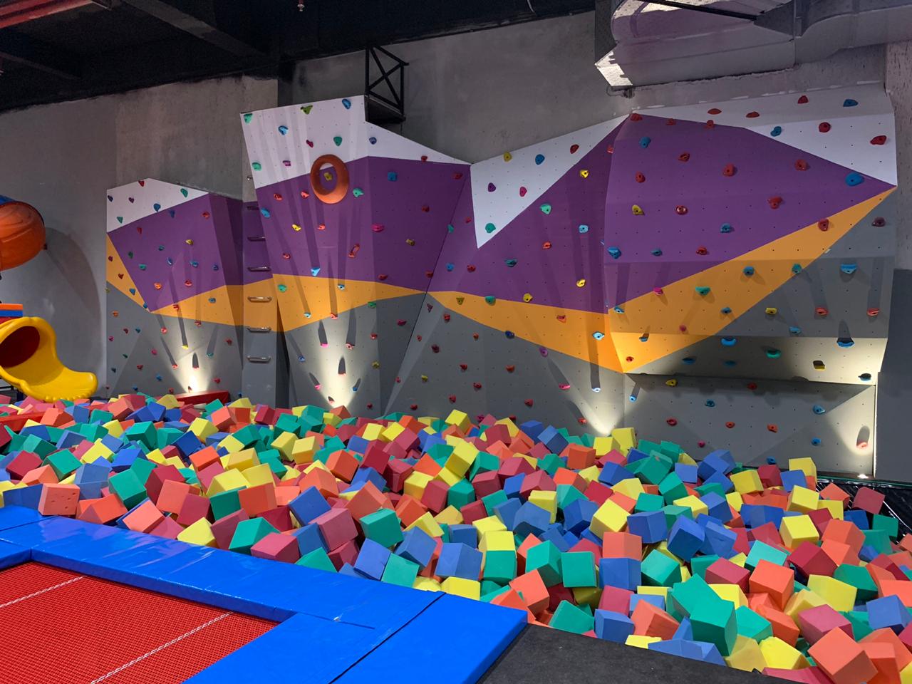 BOULDER TRAMPOLINE OFFICIAL Trampolin Park