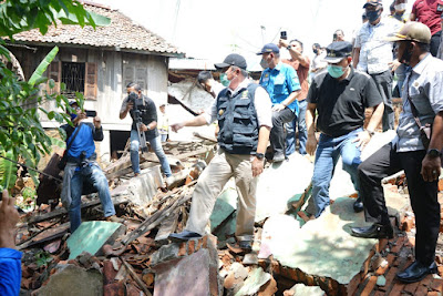 Herman Deru Bangun Kembali 5 Rumah Warga Korban Banjir Bandang di Muara Enim