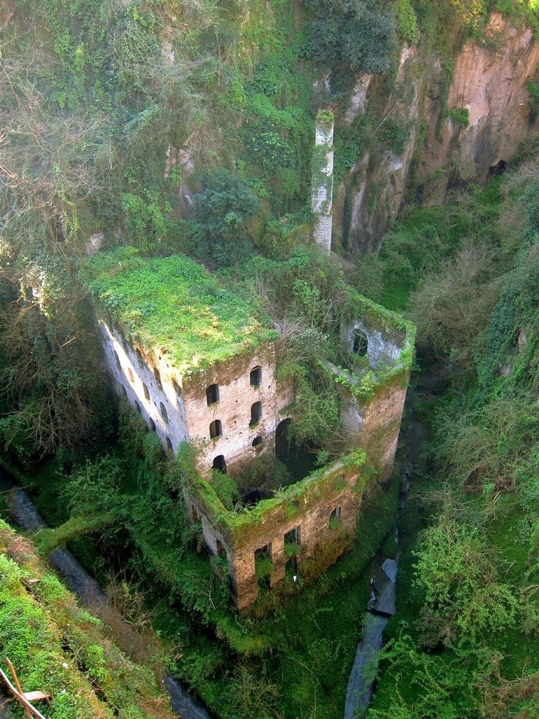 23.+Abandoned+mill+from+1866+in+Sorrento,+Italy