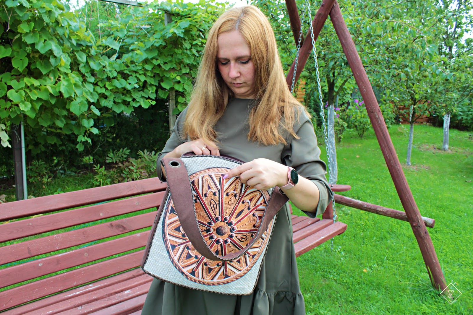 Kremowa duża torba na ramię z mandalą w stylu boho - RYHENKA