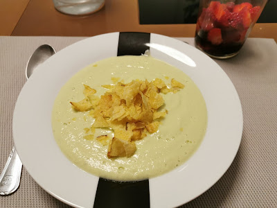 Crema fría de aguacate con manzana ácida