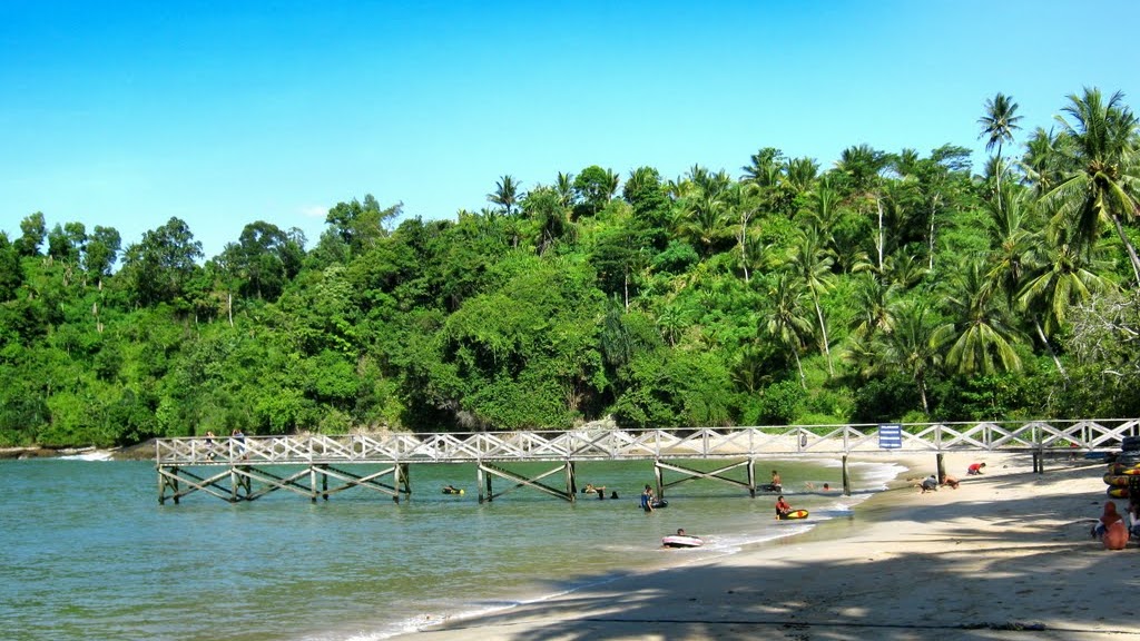 Indahnya Pantai Karanggongso Trenggalek