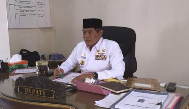 Miris, Tak Diizinkan Pakai Ambulan, Jenazah Ini Akhirnya Ditandu Dengan Bambu dan Saruung Miris, Tak Diizinkan Pakai Ambulan, Jenazah Ini Akhirnya Ditandu Dengan Bambu dan Saruung