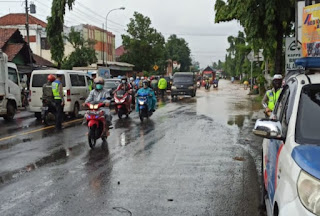 Genangan Air di Pantura Kudus - Pati Km 5, Lalu Lintas Jadi Tersendat 1 20210203 101258