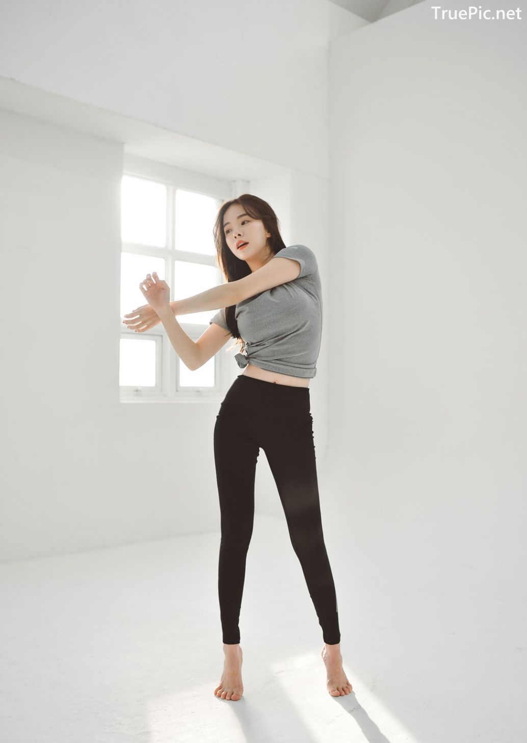 Image-Korean-Lingerie-Queen-Haneul-Model-Black-And-White-Fitness-Set-TruePic.net- Picture-31