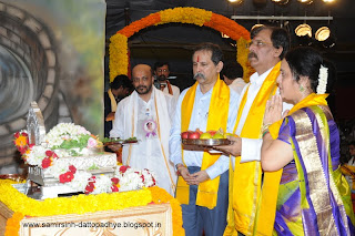 Nrusinh saraswati, paduka, Utsav, Pooja, Poojan, Pujan, offering, Gurupournima, Aniruddha Bapu, Dr. Aniruddha Joshi, Aniruddha Joshi, Aniruddha, Bapu, Sadguru Aniruddha, Aniruddha Bapu Pravachan, faith, teachings, prayer, Lord, devotion, Utsav, Guru, Sir, Dad, Pravachan, God, prayer, Lord, devotion, faith, teachings, Bapu, Aniruddha Bapu, Sadguru, discourse, भक्ती, बापू, अनिरुद्ध बापू, अनिरुद्ध, भगवान , Aniruddha Joshi, Sadguru Aniruddha, Aniruddha Joshi Bapu, Aniruddha Bapu Pravachans, Bandra, Mumbai, Maharashtra, India, New English school, IES, Indian Education Society, Vedic, Hinduism, Hindu