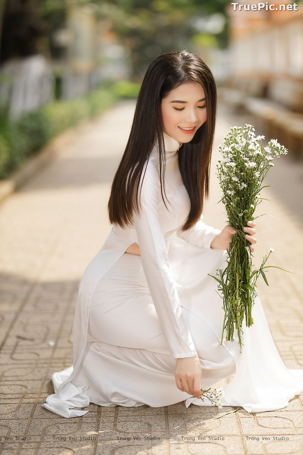 Image The Beauty of Vietnamese Girls with Traditional Dress (Ao Dai) #2 - TruePic.net - Picture-5