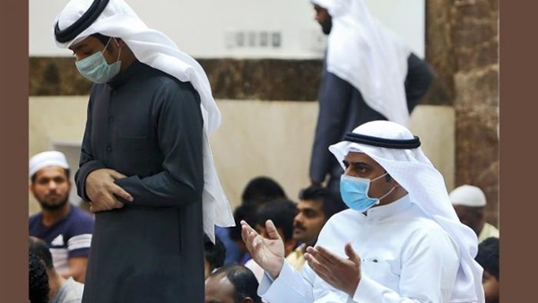 Memakai Masker Saat Sholat