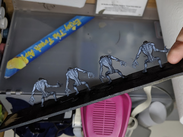 Look at how it picks out those spines Zenithal primed - back