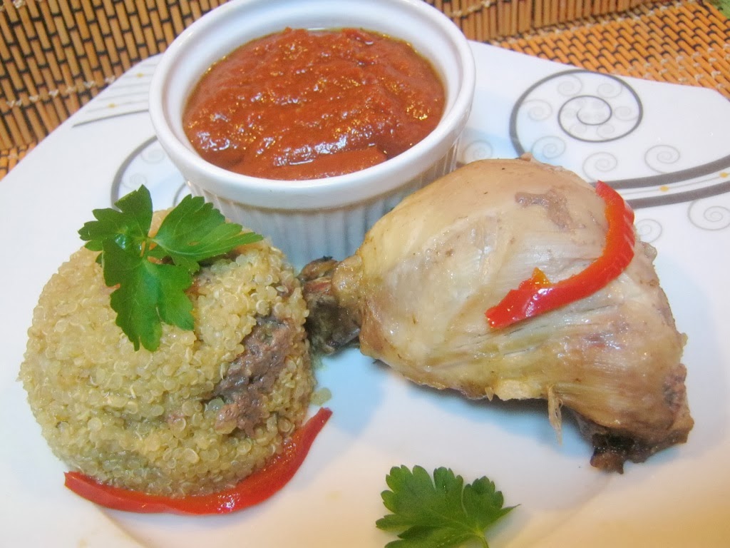 Pulpite de pui cu sos Mole si quinoa cu coriandru