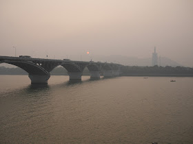 buses crossing Juzizhou Bridge (橘子洲大桥) in Changsha