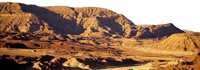 https://pixabay.com/photos/sinai-desert-egypt-travel-1947342/