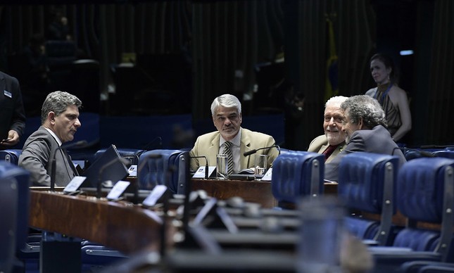 Tamanho do PT no Senado em 2023 preocupa; Paulo Rocha disputará reeleição