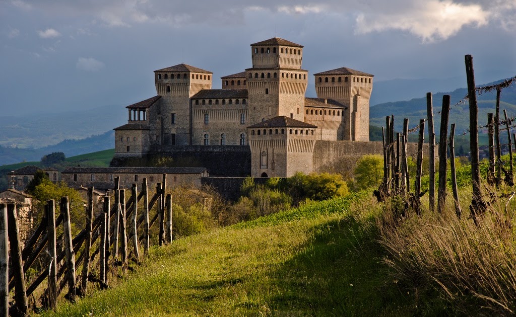 Map Of Castles In Italy Torrechiara Castle, Province Of Parma, Italy (With Map & Photos)