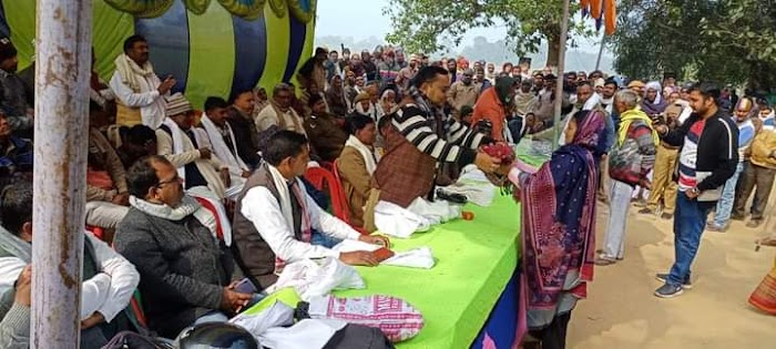 ग्राम रक्षा दल के सभी सदस्यों को पूर्व मंत्री श्री भगवान सिंह कुशवाहा ने किया सम्मानित।