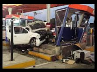 Yipeta Nissan se estrella contra caseta del peaje de Santiago "ACCIDENTE"