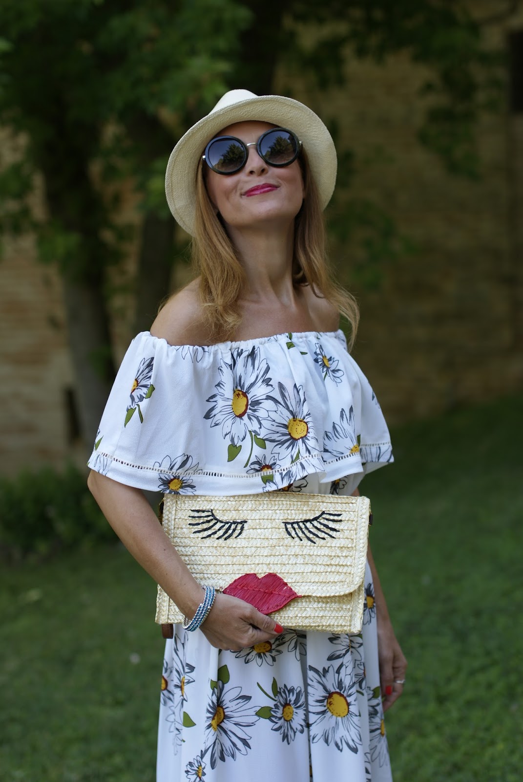 Off the shoulder maxi dress with daisy print on Fashion and Cookies fashion blog, fashion blogger style