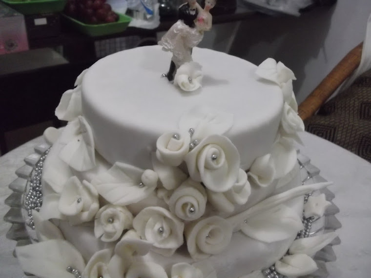 FAÇO BOLO DE CASAMENTO TAMBEM