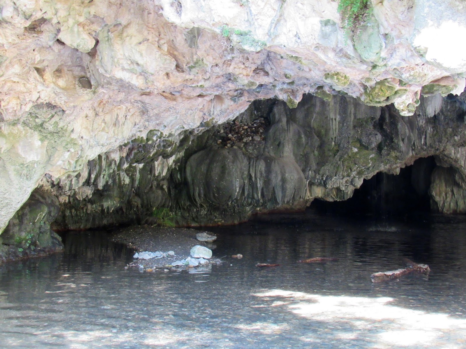 Geology of Natural Bridges, Calaveras County
