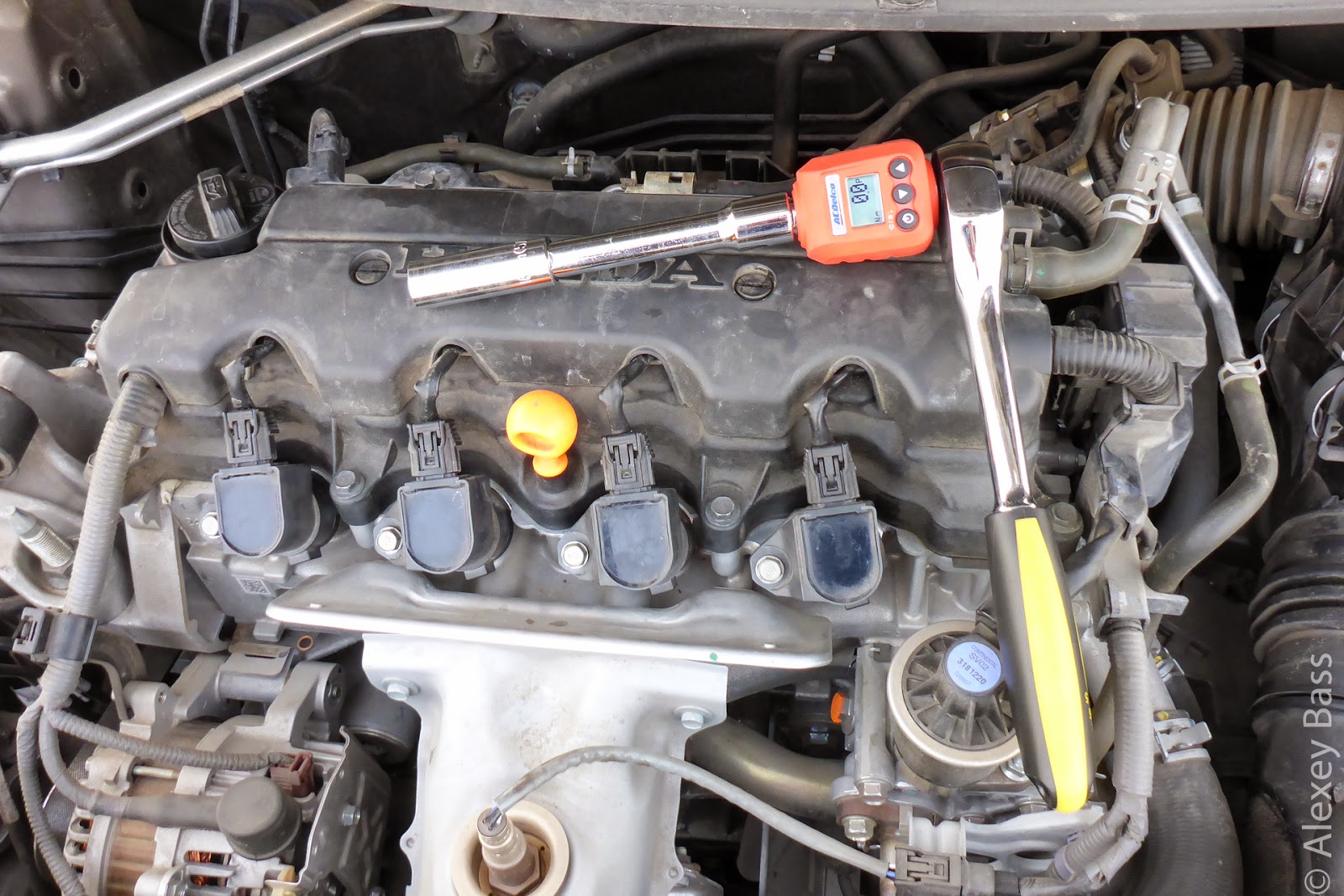 New Honda Civic Hatchback Mk9 2013: Engine and Spark Plugs Inspection