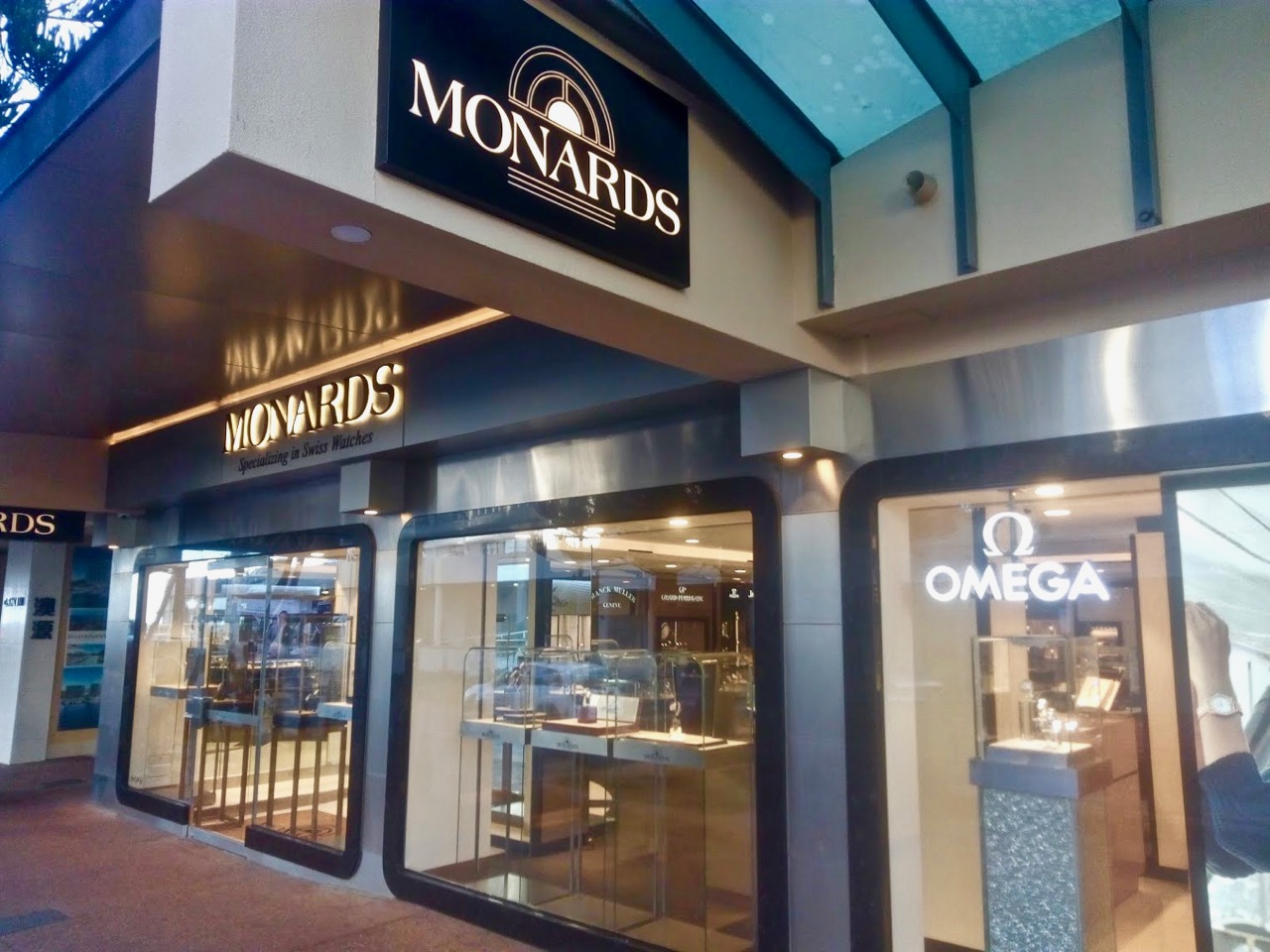 Monards Surfers Paradise Surfers Paradise Local