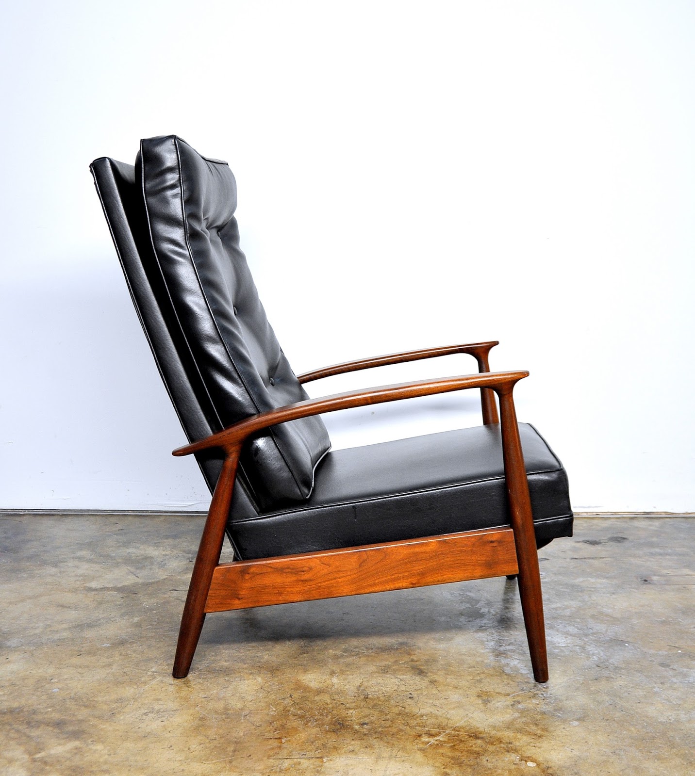 SELECT MODERN: Milo Baughman for Thayer Coggin, Inc. Recliner Lounge Chair