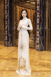 Đỗ Mỹ Linh, Lương Thùy Linh diện áo dài trắng, ai đẹp hơn ai?