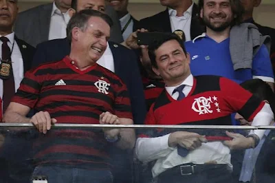 Bolsonaro e Moro com camisa do Flamengo