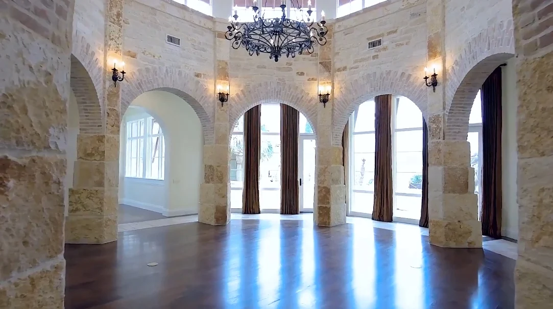 39 Interior Design Photos vs. 21 Crescent Park San Antonio Luxury Mansion Tour