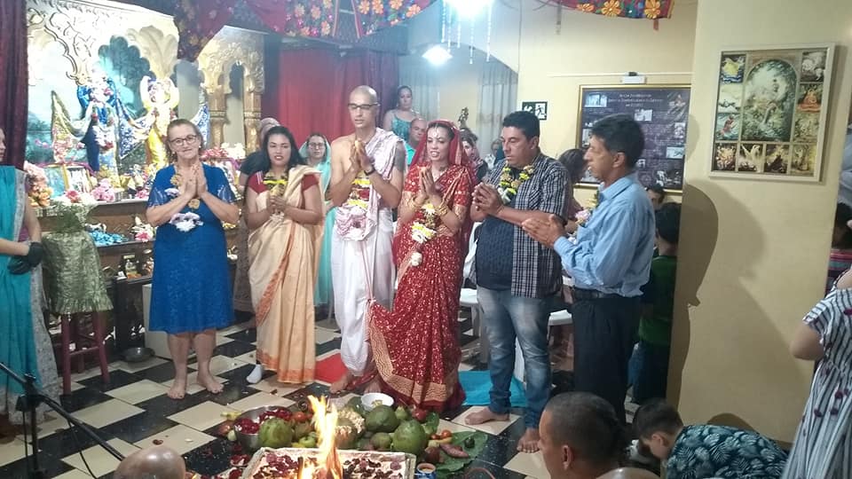 Conhecer para respeitar e aprender a conviver na diversidade. : Casamento Hare Krishna
