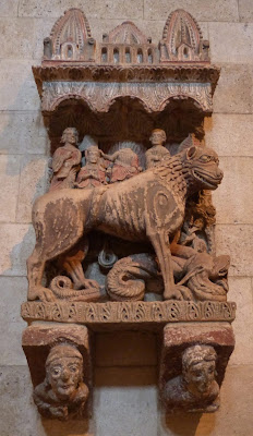 THE CLOISTERS MET. Relieve de león ROMÁNICO EN NUEVA YORK. THE CLOISTERS MET. Relieve de león