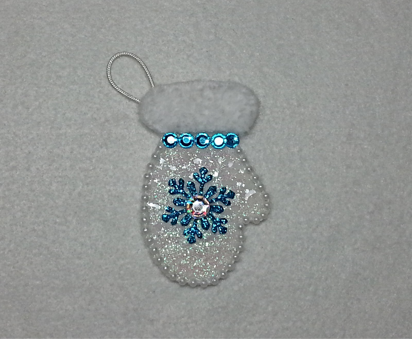HappyBird's Glitter Nest DIYSparkling Mitten Ornament For Cards, Bag