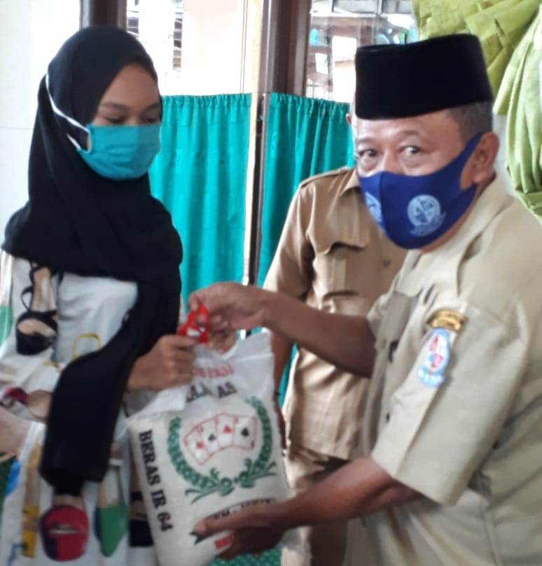250 Paket Bantuan Untuk Anak Yatim Desa Manunggal