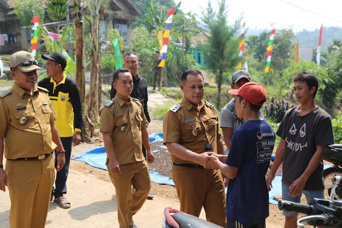 Plt Nanang Ermanto Pantau Kesiapan Pilkades Serentak,  Sambangi TPS Di Sejumlah Desa Di Beberapa Kecamatan .