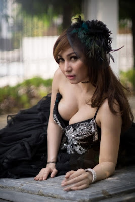 Hunting tema kasual dan elegan dai gaun seksi Baby Margaretha