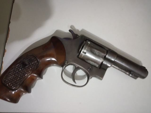 Policiais militares da 24ª CIPM apreendem arma de foto em Mirangaba