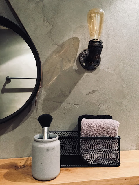 Ein Badezimmer in Betonoptik