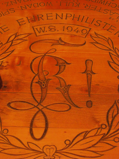 En Bordeaux et Bleu ] Quelques meubles de la Rauracia, à Basel