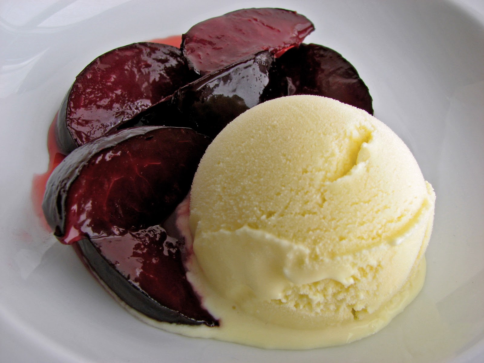 pastry studio Ginger Ice Cream with Plums in Caramel