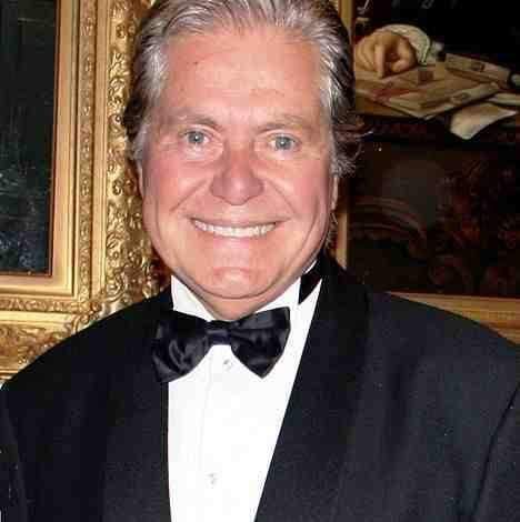 الفنان حسين فهمي الفنان حسين فهمي